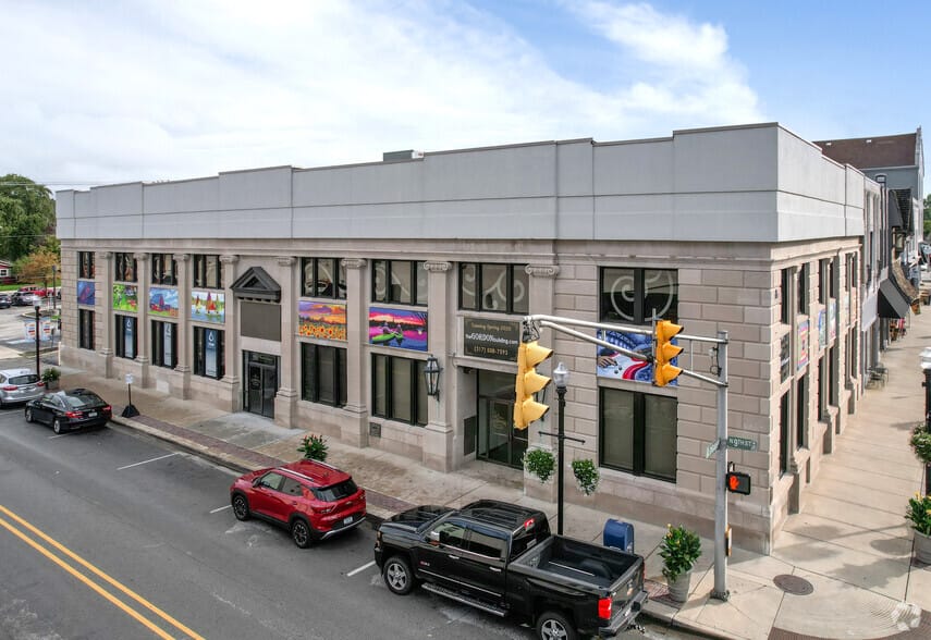 An image of the Gordon Building at 9th and Logan on the Historic Square in Noblesville which is the home of Studio Kate Portrait Design.